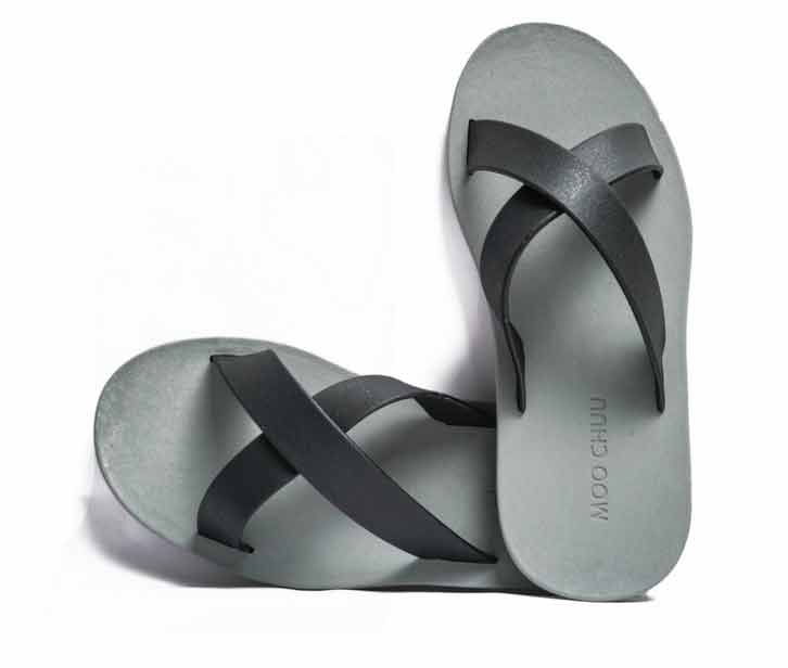 Cross grey sole black strap