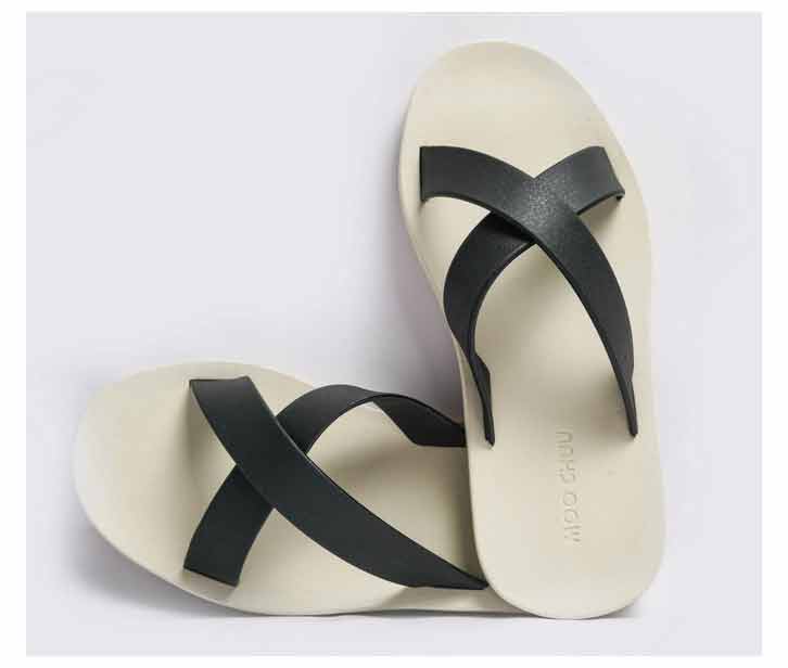 Cross white sole black strap
