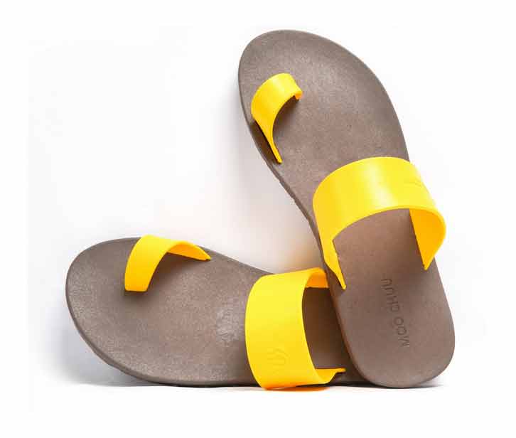 POP THUMB BROWN SOLE YELLOW STRAP